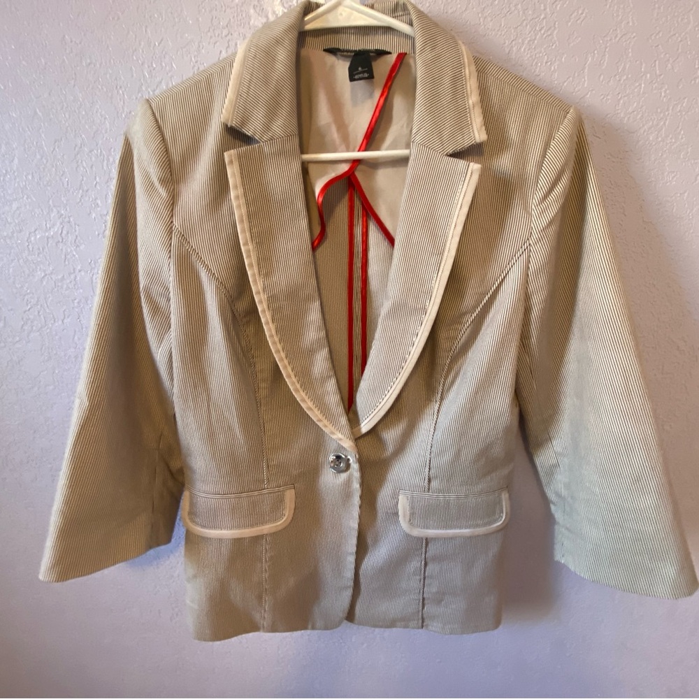 Cotton 3/4 sleeve glazer with silver button accents